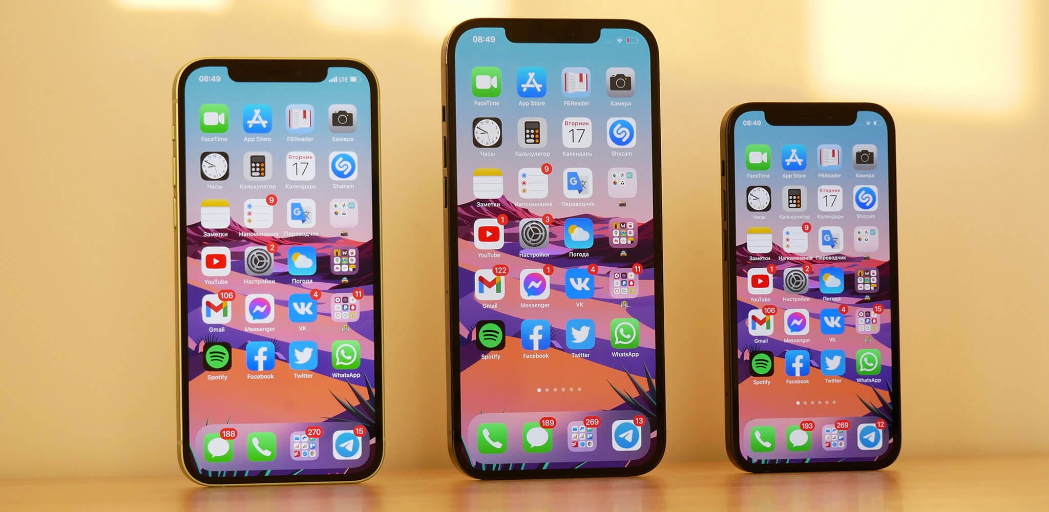 Photo of iphone 12 and iPhone 12 pro on a table